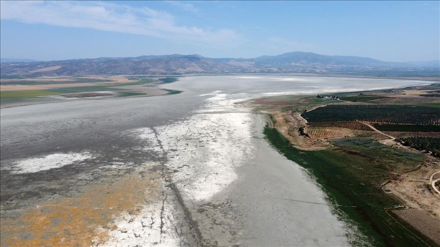 Manisa'daki Marmara Gölü kuruma noktasına geldi