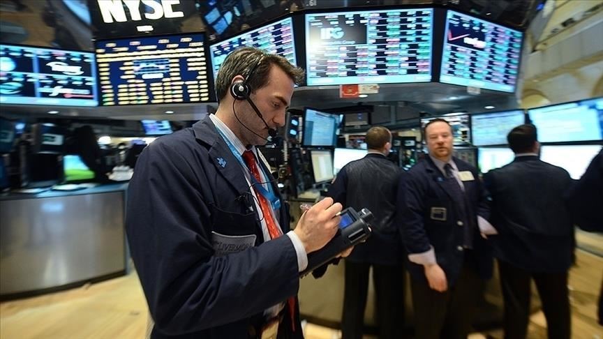 Global markets started the week with mixed movement