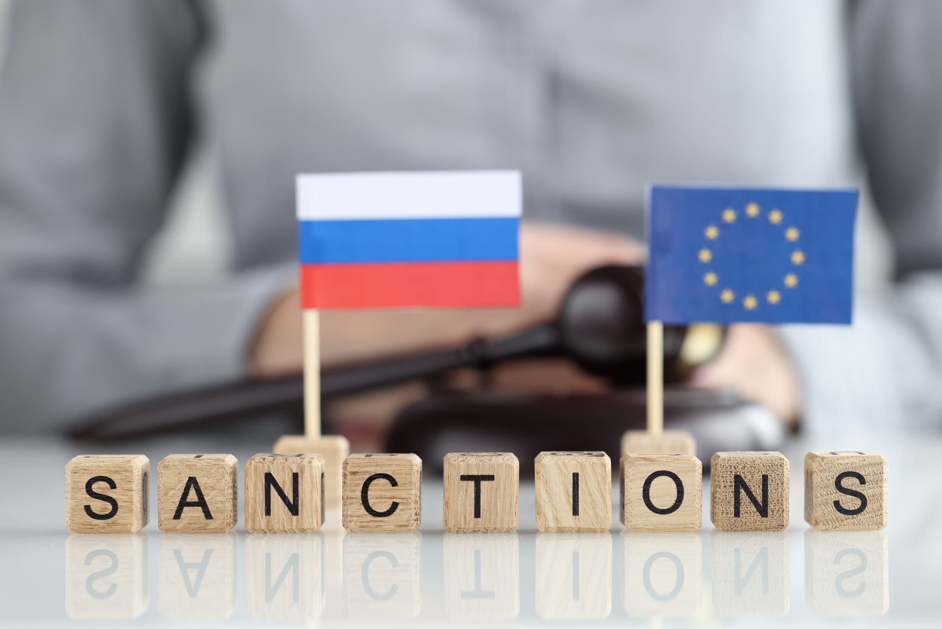 EU strengthens sanctions against Russia