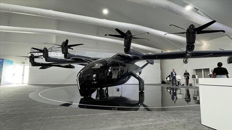 The flying taxi Midnight enters service in 2026