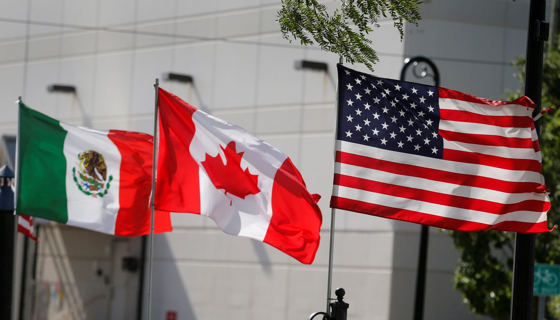 Canadian and Mexican steelmakers stop ordering to the US