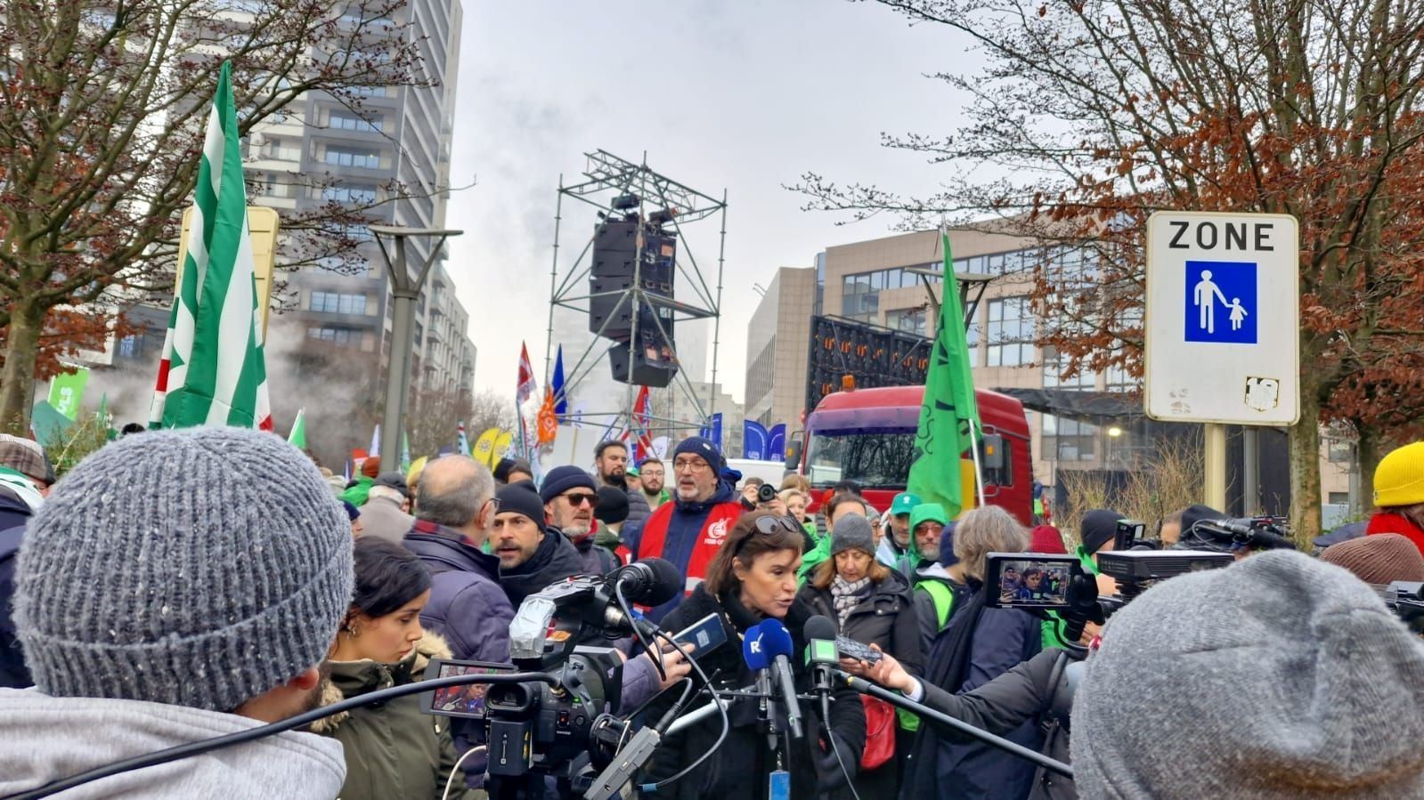 Thousands of steelworkers and industry representatives demand urgent EU action in Brussels