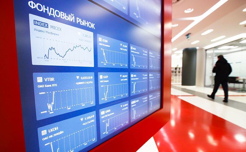 The Moscow Stock Exchange suspended trading in dollars and euros due to US sanctions