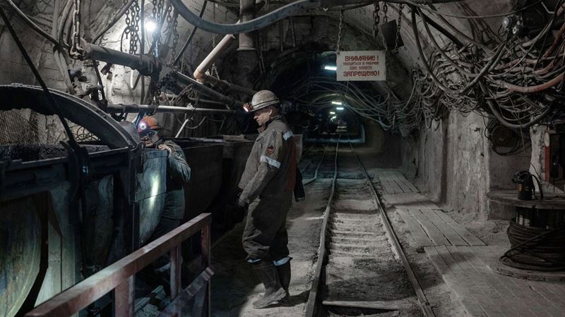 Ukrainian steelmakers worried as Russians advance on key coal mine