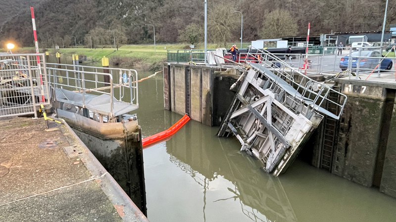 How will the shipwreck on the Moselle River affect ferrous scrap markets?