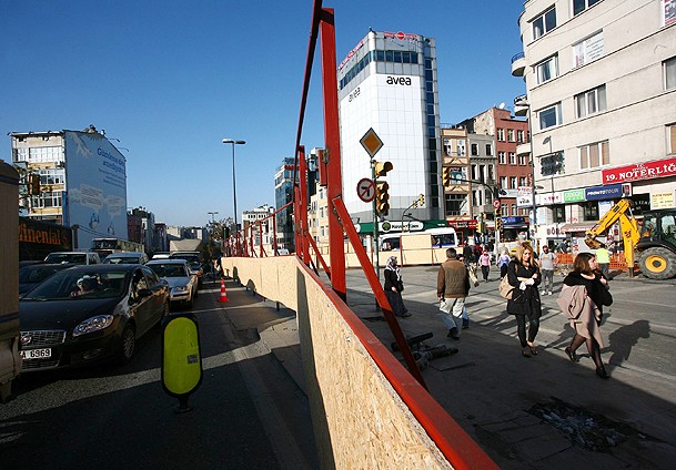 Taksim'de Düzenleme Başladı