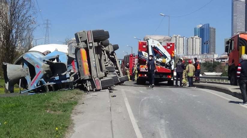 Ataşehir’de Beton Mikseri Devrildi