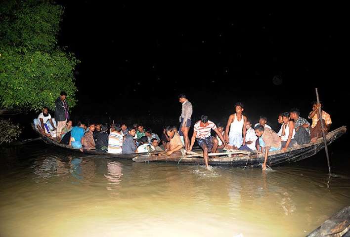 Myanmar'da Tekne Battı: 150 Kişi Kayıp