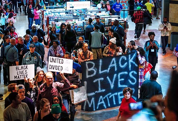 Ferguson Protestoları Mağazalara Yöneldi