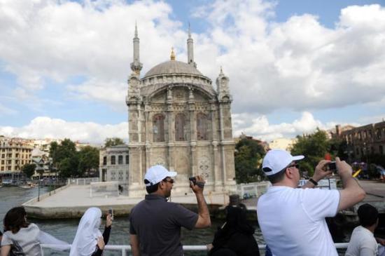 Ortadoğulu Turiste "Bir Tane İstanbul Var" Sloganıyla Davet