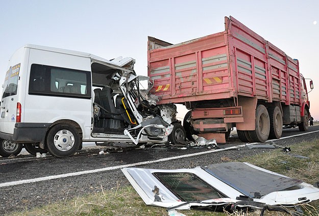 Trafik Canavarı Kuru Yolları Seviyor