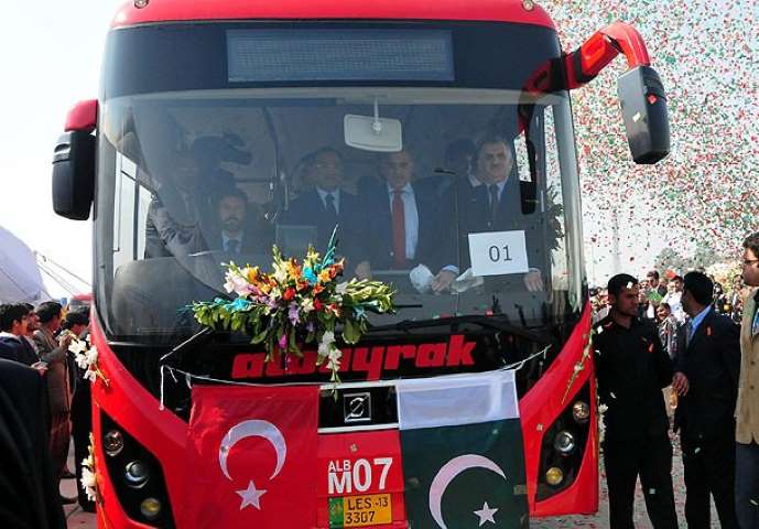 Pakistan'ın Metrobüsü İstanbul'dan