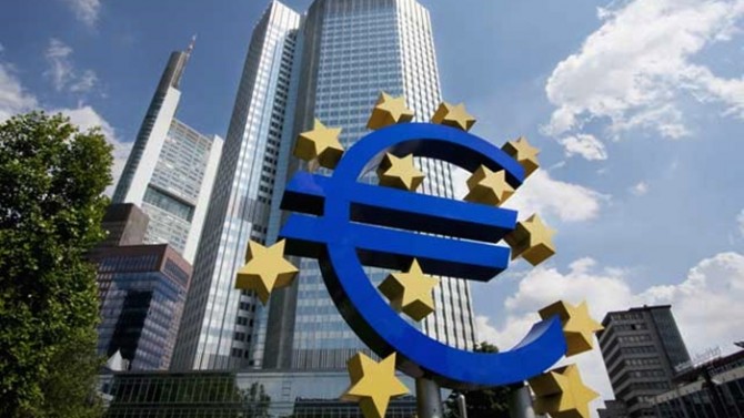 ECB Miktarı Azalttı, Süreyi Uzattı