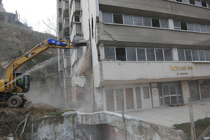 İntam’da Büyük Dönüşüm Yıkımla Başladı