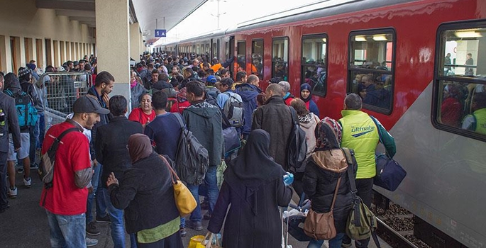 Almanya'ya Tren Seferlerini Durdurdu