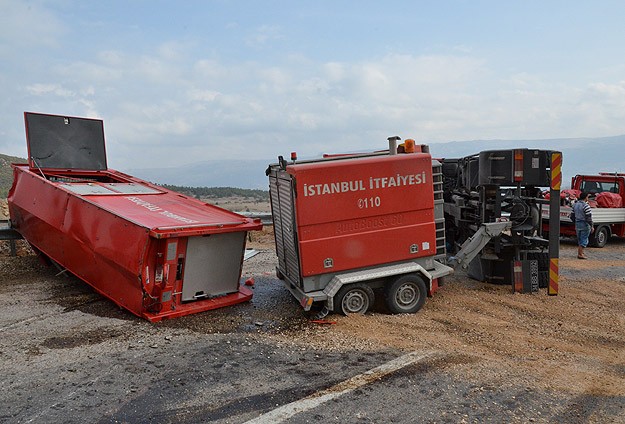 Yardım Ekibi Ermenek İlçesi Girişinde Kaza Geçirdi