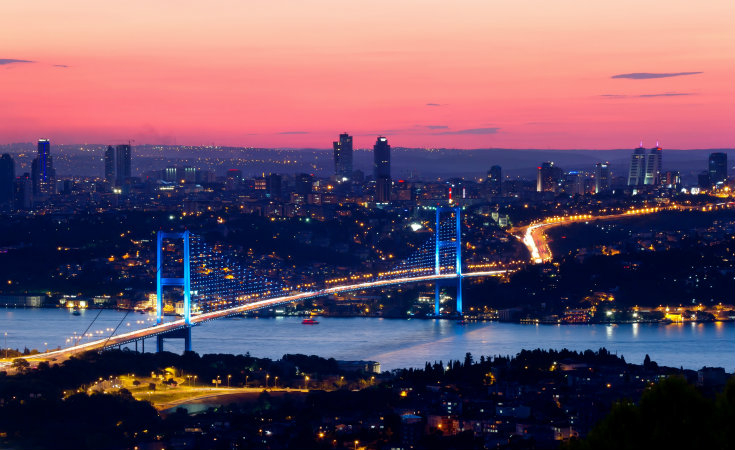 “Boğaz'ın Siluetini Bozan Yapıları Yıkın!”